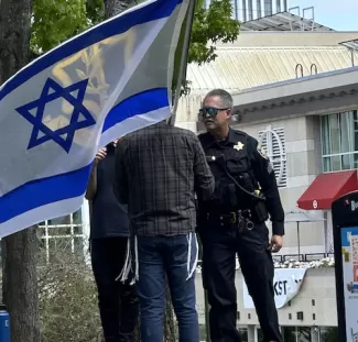 Counter-protesters talking with police. Image credit: Anonymous